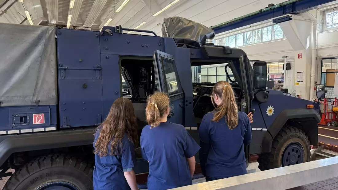 BPOL-AKAD: Girls' Day an der Bundespolizeiakademie - Einblick in spannende Berufsfelder der Bundespolizei - Bild: presseportal.de