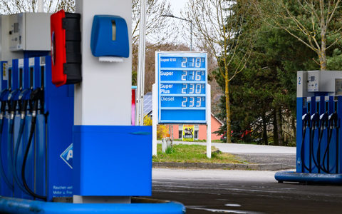 Die Spritpreise drehen aktuell wieder nach oben. (Archivbild) - Foto: Patrick Pleul/dpa
