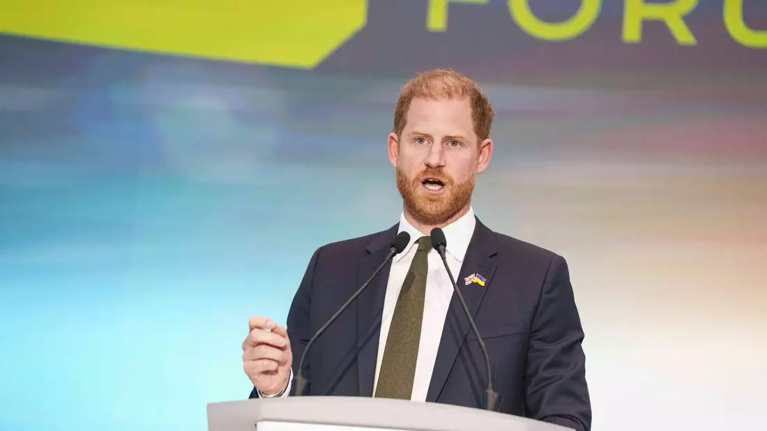 Der britische Prinz Harry war unter anderem bei einem Sicherheitsforum in der ukrainischen Hauptstadt zu Gast. - Bild: Evgeniy Maloletka/AP/dpa