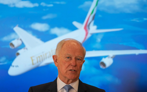 Der Chef von Emirates Airlines, Tim Clark, ist zuversichtlich, dass die Golfregion als wichtiges Drehkreuz und Reiseziel schnell wieder auf die Beine kommen wird (Archivbild) - Foto: Altaf Qadri/AP/dpa
