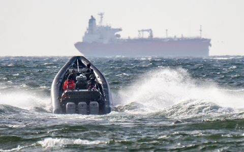 Russland versucht mit Hilfe einer sogenannten Schattenflotte, Beschränkungen für seine Ölexporte zu umgehen - die EU will das nun weiter erschweren. (Archivbild) - Foto: Johan Nilsson/TT News Agency via AP/dpa