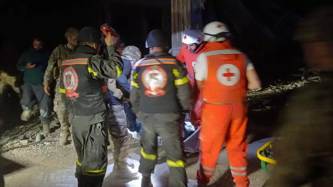 Trotz einer Waffenruhe im Libanon gibt es dort weiterhin tödliche Angriffe und Zerstörung. - Bild: Uncredited/Lebanese Civil Defense/AP/dpa