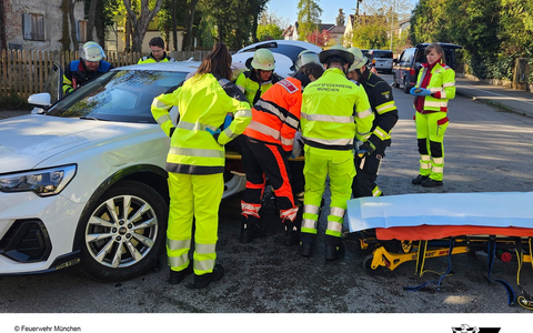 FW-M: Seitenkollision fordert zwei Verletzte (Großhadern) - Foto: presseportal.de