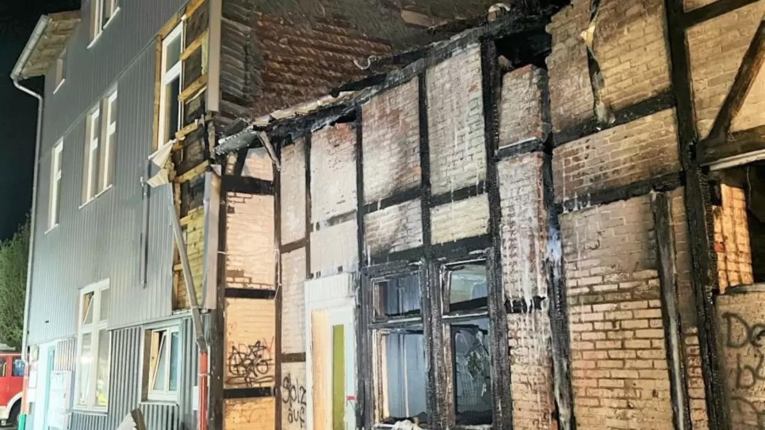 POL-HX: Feuer in Obdachlosenunterkunft: Polizei ermittelt zu Brandstiftung - Bild: presseportal.de