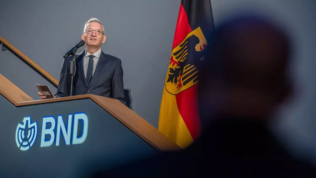 Der Präsident des Bundesnachrichtendienstes, Martin Jäger, will den BND zu einer schlagkräftigen Abwehreinheit gegen Angriffe auf Deutschland machen. - Bild: Michael Kappeler/dpa