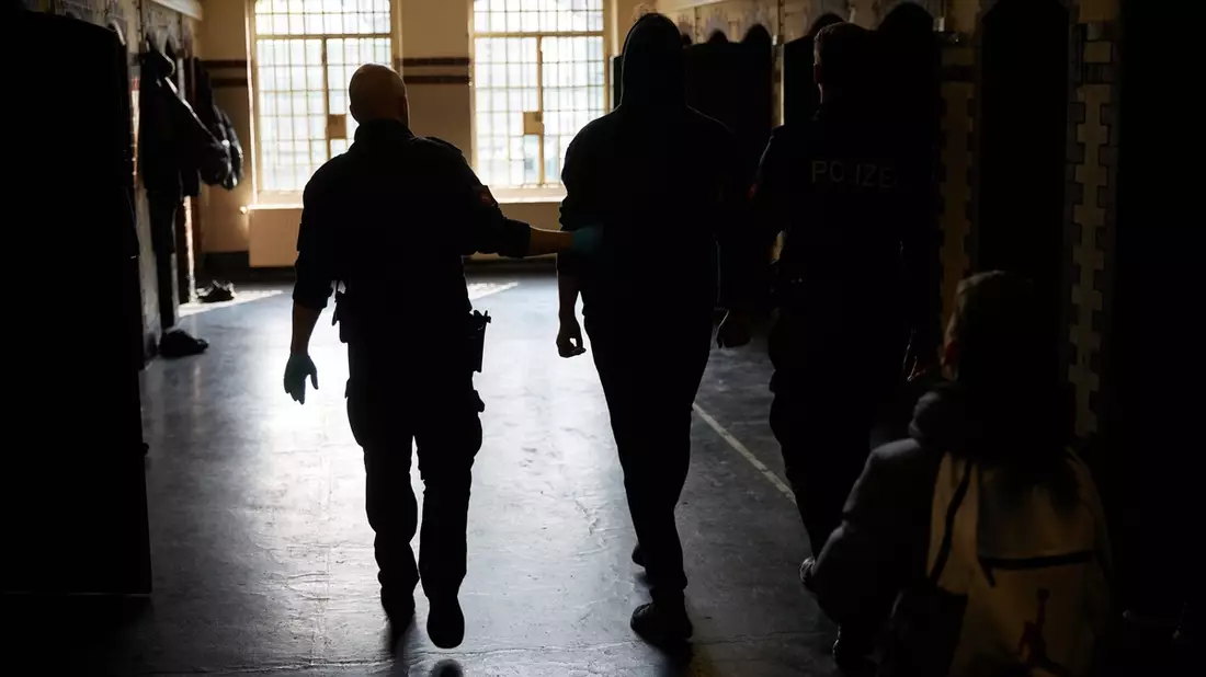POL-H: Spurensuche statt Schulbank: 760 Kinder und Jugendliche beim Zukunftstag der Polizei Hannover - Bild: presseportal.de