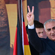 Sprach vor Tausenden Unterstützern: Reza Pahlavi. - Foto: Sebastian Gollnow/dpa