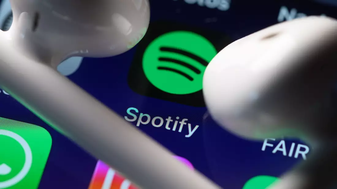 Der Streaminganbieter Spotify hat einen Überblick veröffentlicht. (Illustration) - Bild: Robert Michael/dpa