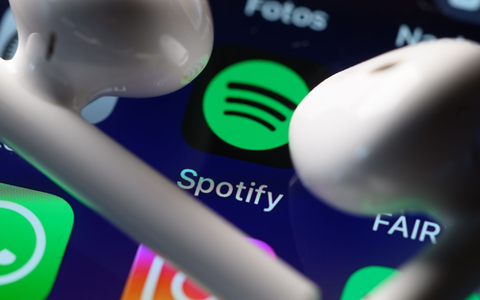 Der Streaminganbieter Spotify hat einen Überblick veröffentlicht. (Illustration) - Foto: Robert Michael/dpa