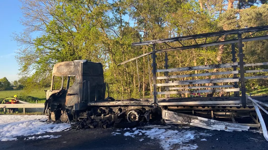 POL-PDNW: Polizeiautobahnstation Ruchheim - Brennender LKW auf der A61 - Bild: presseportal.de