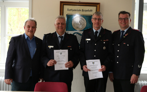 FW-OLL: Prinzhöfter Ortsbrandmeister und Stellvertreter offiziell im Amt bestätigt - Foto: presseportal.de