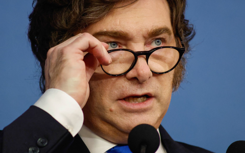 Die Regierung des argentinischen Präsidenten Javier Milei hat akkreditierten Journalisten den Zugang zum Regierungssitz Casa Rosada untersagt. (Archivbild) - Foto: Kena Betancur/AP/dpa