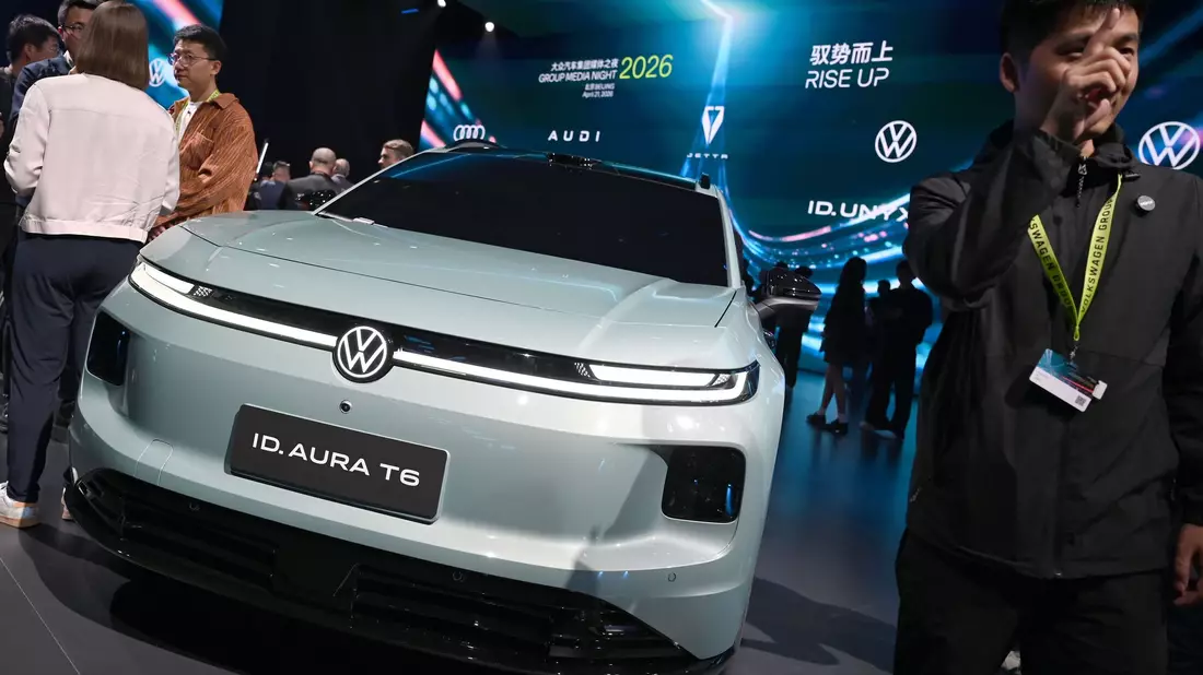 Deutschlands Autobauer wollen in Peking ihre neue Technik zeigen.  - Bild: Johannes Neudecker/dpa