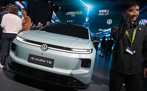 Deutschlands Autobauer wollen in Peking ihre neue Technik zeigen.  - Foto: Johannes Neudecker/dpa