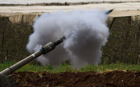 Angriffe beider Seiten gab es trotz der geltenden Waffenruhe. (Archivbild) - Foto: Ariel Schalit/AP/dpa