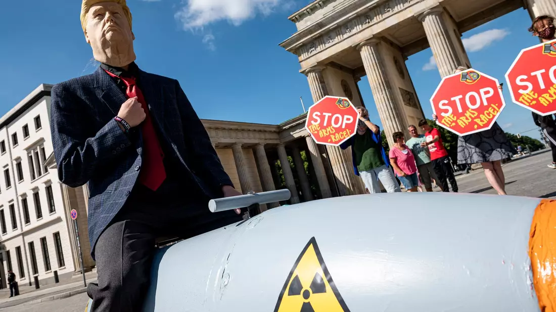 «Eine Atomwaffe sollte niemals von irgendjemandem eingesetzt werden dürfen», meint Donald Trump. (Archivbild) - Bild: Fabian Sommer/dpa
