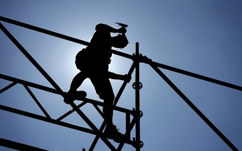 Mit dem Iran-Krieg wird Bauen erneut teurer. (Symbolbild) - Foto: David-Wolfgang Ebener/dpa/dpa-tmn