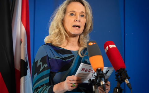 Berlins Kultursenatorin Sarah Wedl-Wilson (parteilos) zieht die Konsequenzen aus Kritik an ihrem Verhalten bei der Vergabe von Fördermitteln.  - Foto: Soeren Stache/dpa
