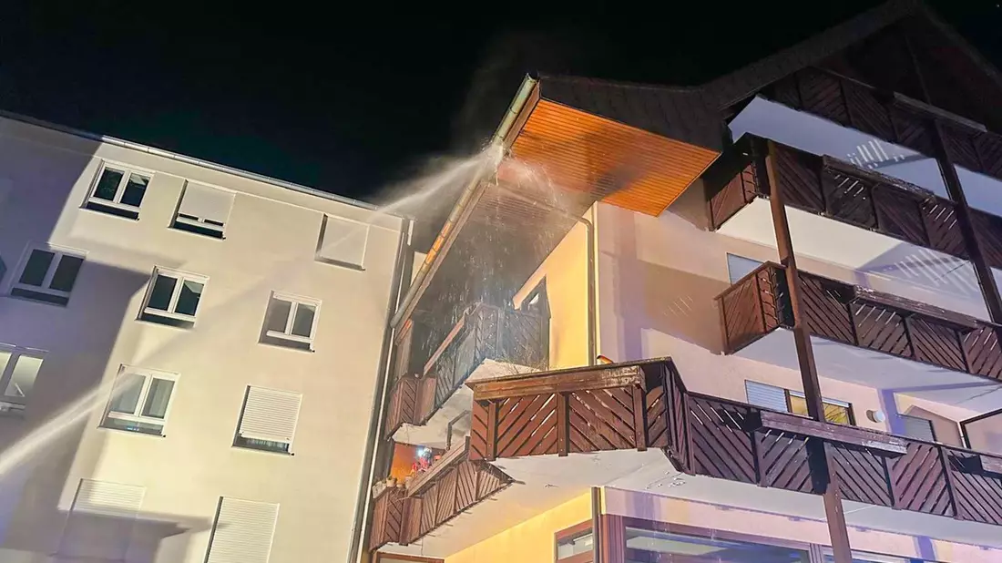 KFV-CW: Brand in Mehrfamilienhaus in Bad Herrenalb - Schnelles Eingreifen verhindert größeren Schaden - Bild: presseportal.de
