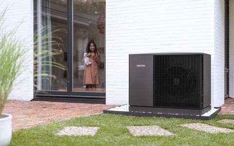 Wärmepumpe ist die neue Normalität: Zwei Millionen Geräte in deutschen Haushalten / Ein kleiner Schritt für den Hausbesitzer, ein großer Schritt für die Wärmewende - Foto: presseportal.de