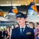 Die neuen Uniformen der Lufthansa wurden gemeinsam mit Boss entworfen.  - Foto: Andreas Arnold/dpa