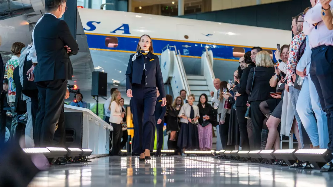 Interne Modenschau der Lufthansa. - Bild: Andreas Arnold/dpa