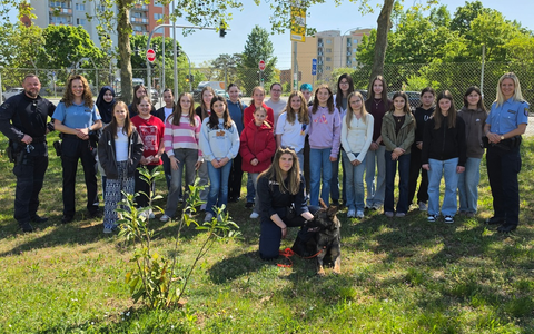 POL-DA: Rüsselsheim / Erbach / Darmstadt / Heppenheim: 180 Schülerinnen blicken beim Girls' Day hinter die Kulissen der Polizei - Foto: presseportal.de