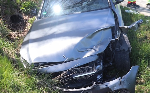 POL-HX: Pkw übersehen - Zwei Personen leicht verletzt - Foto: presseportal.de