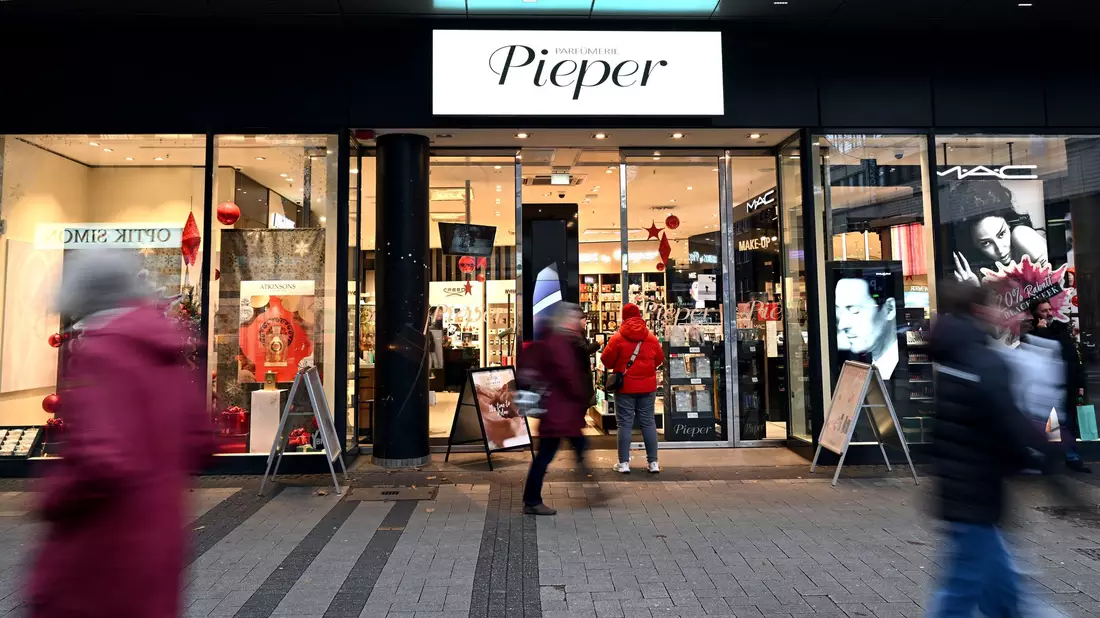 Die Parfümerie Pieper hat mehr als 100 Filialen in Deutschland. - Bild: Federico Gambarini/dpa