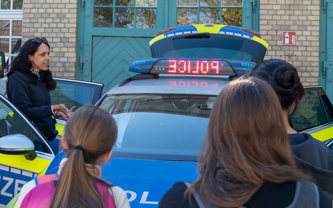 Mittelhessen: Ein Blick hinter die Kulissen - Girls'Day im Polizeipräsidium Mittelhessen - Foto: presseportal.de