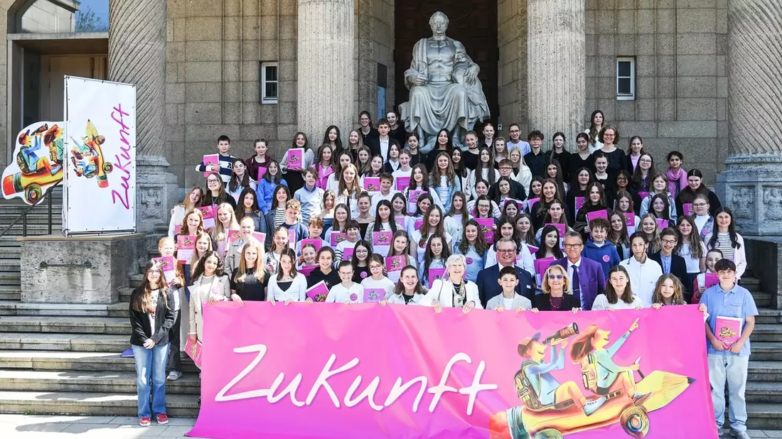 Die Zukunft aufs Papier gebracht / Stiftung Handschrift weckt die Kreativität in den Klassenräumen - Bild: presseportal.de
