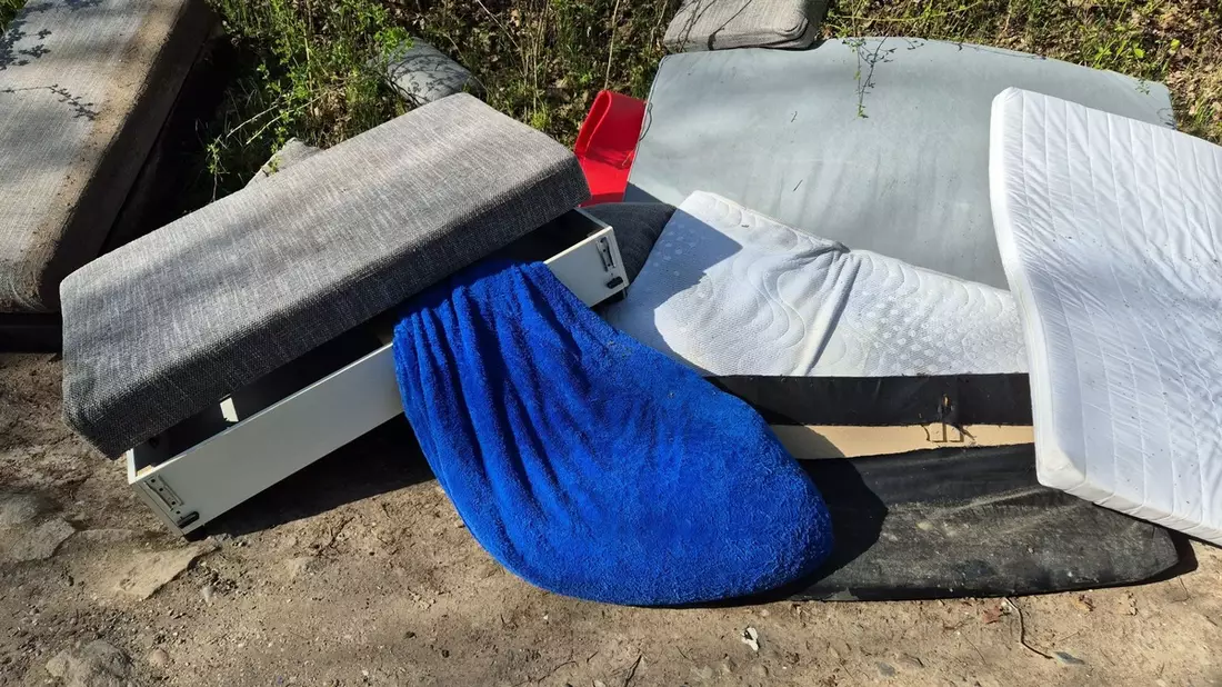 POL-NMS: 20260424-3-PDNMS-Illegale Müllentsorgungen in Felm und Altenholz - Bild: presseportal.de
