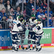 Jubeln über einen Auswärtssieg in Mannheim: die Eisbären Berlin. - Foto: Uwe Anspach/dpa