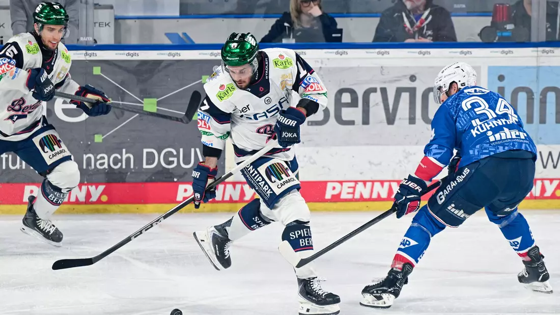 Eisbären-Torschütze zum 2:0: Berlins Jean-Sébastien Dea. - Bild: Uwe Anspach/dpa