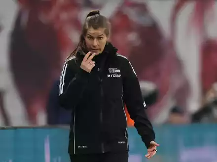 Trainerin Marie-Louise Eta von 1. FC Union Berlin war sehr engagiert an der Seitenlinie.  - Foto: Jan Woitas/dpa