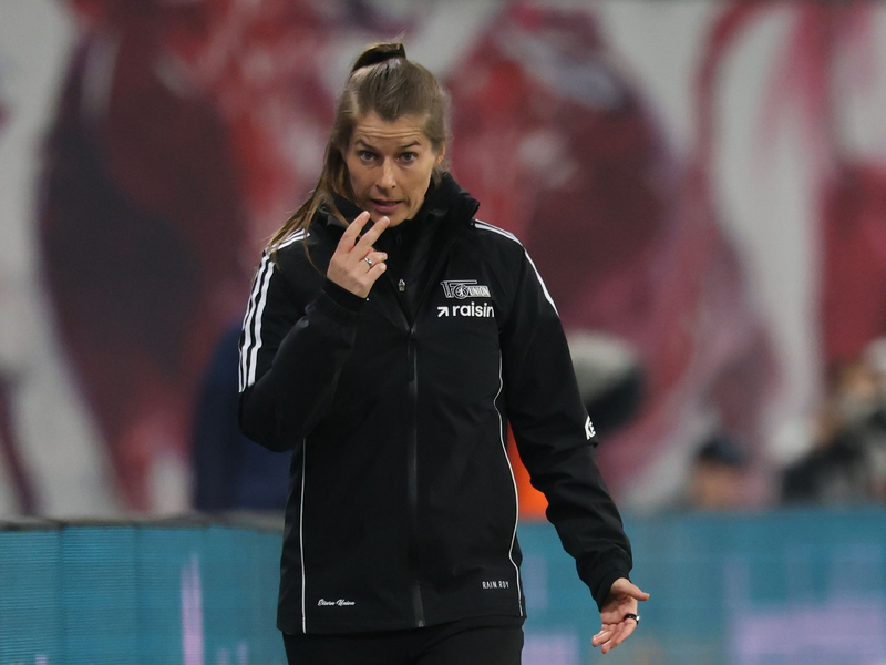Trainerin Marie-Louise Eta von 1. FC Union Berlin war sehr engagiert an der Seitenlinie.  - Foto: Jan Woitas/dpa