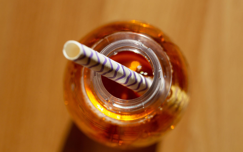 Sollte ein Preisaufschlag für stark gezuckerte Getränke kommen? (Archivbild)  - Foto: Fernando Gutierrez-Juarez/dpa