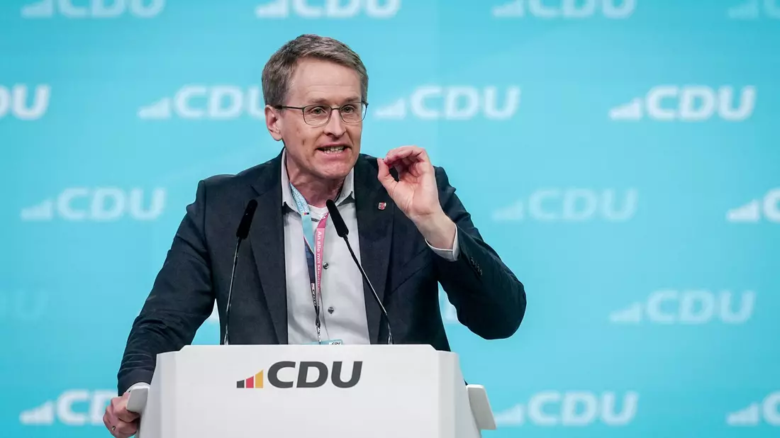 Ministerpräsident Daniel Günther forciert eine Zuckersteuer. (Archivbild) - Bild: Kay Nietfeld/dpa