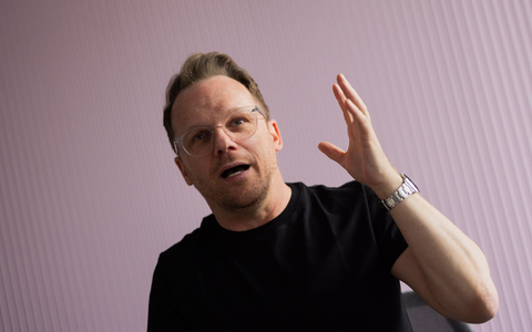 Ralf Schmitz setzt auf Tempo, Improvisation und seinen typischen schnellen Humor. - Foto: Rolf Vennenbernd/dpa