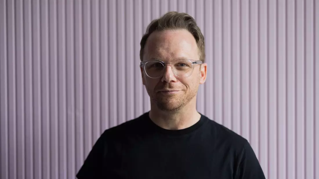 In der neuen RTL-Quizshow tritt ein Kandidat gegen ein 200-köpfiges Publikum an und muss bei Schätzfragen besser liegen als die kollektiven Antworten. - Bild: Rolf Vennenbernd/dpa
