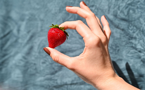KI-generierte Fruchtvideos tauchen momentan bei Social Media auf. (Symbolbild) - Foto: Katharina Kausche/dpa