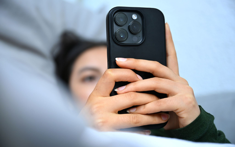 KI-generierte Fotos und Videos auf Plattformen wie Tiktok sind im Alltag angekommen. (Symbolbild) - Foto: Elisa Schu/dpa