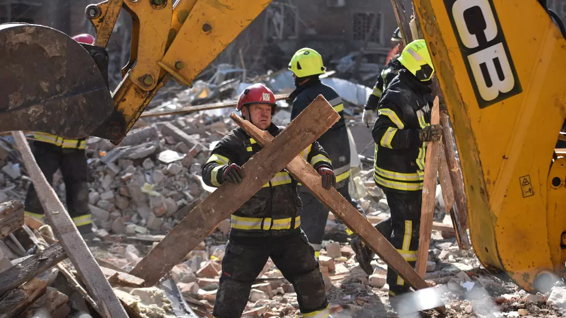 Auch aus Dnipro wurden schwere Explosionen gemeldet. - Bild: Mykola Synelnykov/AP/dpa