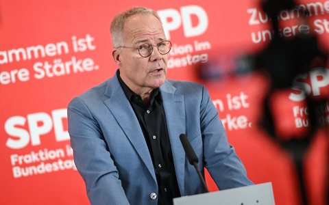 SPD-Fraktionschef Matthias Miersch warnt vor anhaltenden wirtschaftlichen Auswirkungen wegen der Blockade der Straße von Hormus. (Archivbild) - Foto: Britta Pedersen/dpa