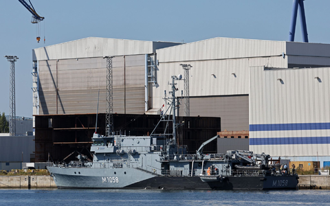 Die Deutsche Marine verlegt vorsorglich ein Minenjagdboot Richtung Naher Osten. - Foto: Bernd Wüstneck/dpa