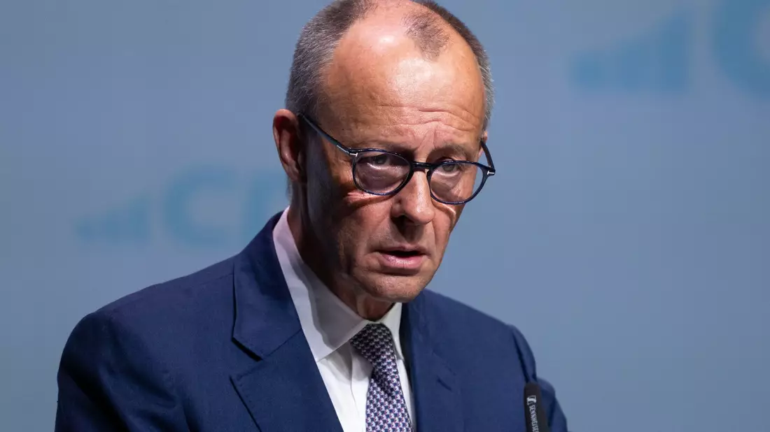 Der Kanzler erklärt, was er mit «Basisabsicherung» bei der Rente gemeint hat. - Bild: Florian Wiegand/dpa