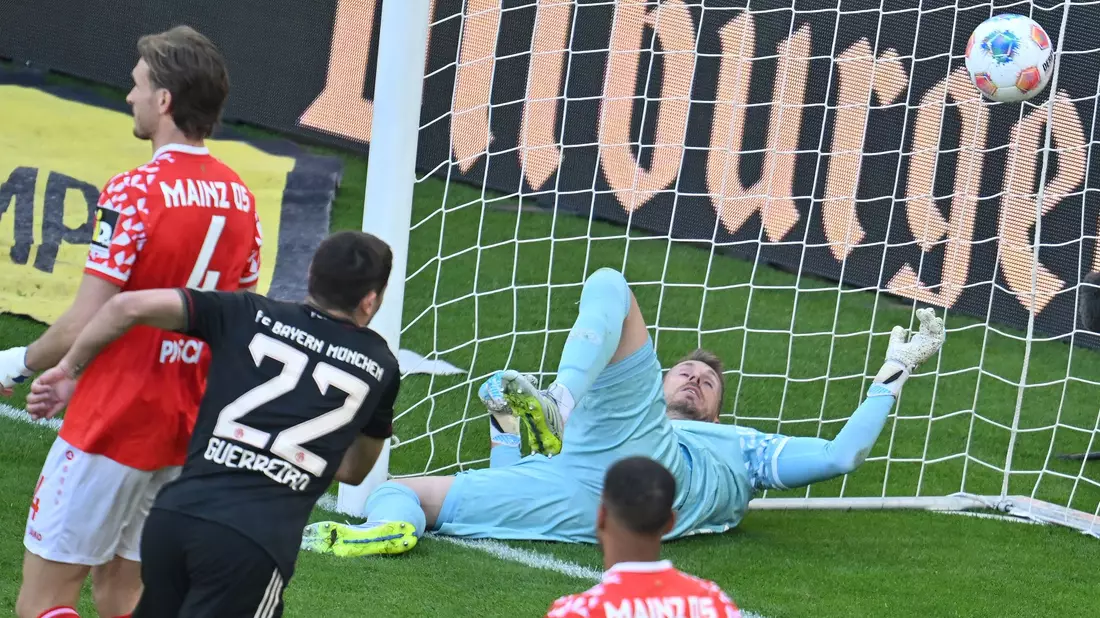 Der FC Bayern hat eine drohende Niederlage in Mainz abgewendet. - Bild: Torsten Silz/dpa