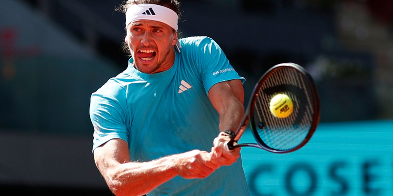 Erreichte die dritte Runde in Madrid: Alexander Zverev - Foto: Pablo Garcia/AP/dpa