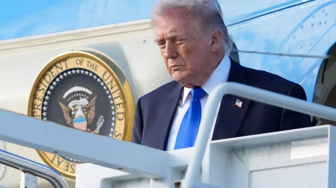 Nach Trumps Ansicht haben die USA alle Karten in der Hand.  - Bild: Manuel Balce Ceneta/AP/dpa