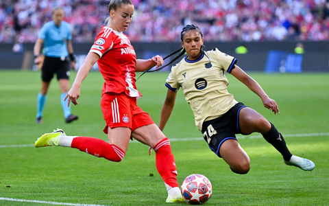 War vor dem 0:1 unaufmerksam: Münchens Giulia Gwinn (l). - Foto: Sven Hoppe/dpa